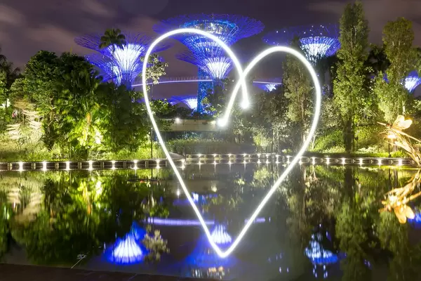 Langzeitbelichtung mit Herz: Malen mit dem Smartphone