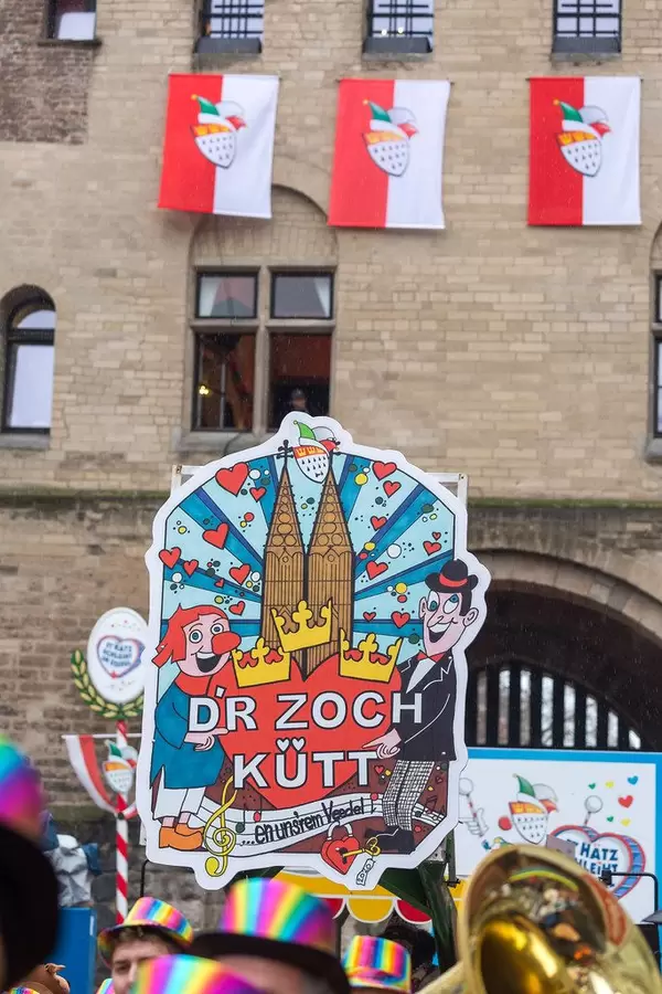 Der Zoch Kütt: Kölner Kathedrale auf Fastnachtsschild