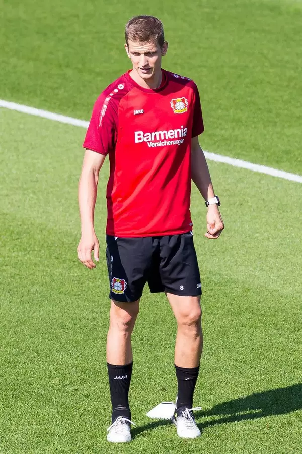 Lars Bender beim Training - Bayer 04 Leverkusen