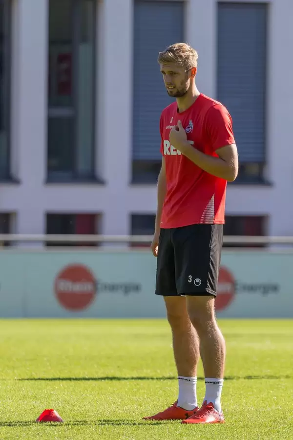 Lasse Sobiech wartet bis er an der Reihe ist