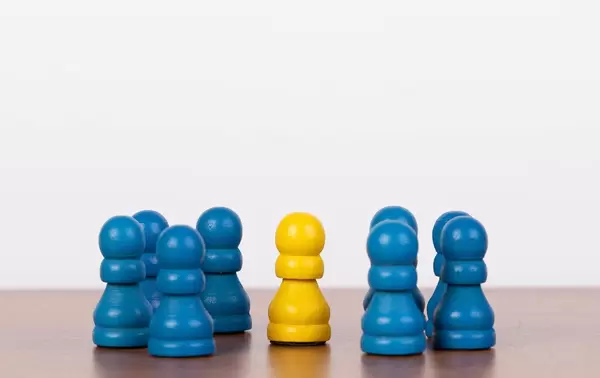 Leader in the center, concept with toy pawn figures