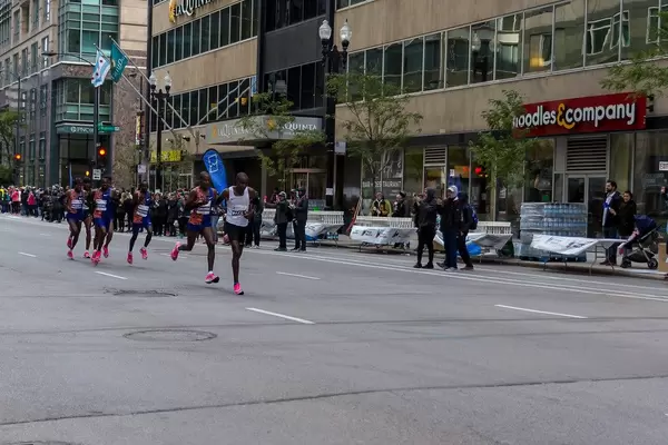Leading and winning marathon runners Dickson Chumba, Lawrence Cherono, Bedan Karoki, Asefa Mengstu and a Pace runners in Chicago