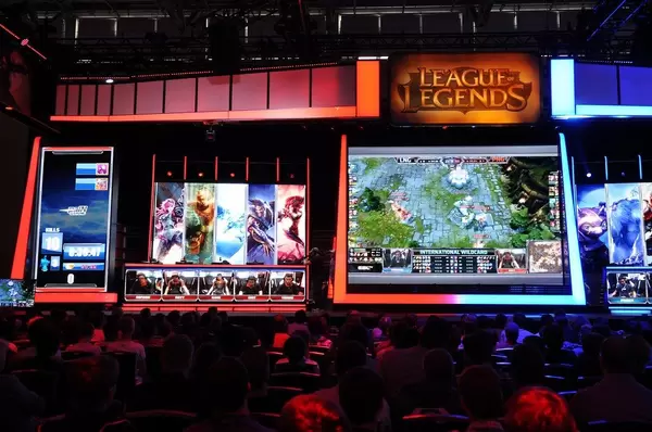 League of Legends stage at the Gamescom with live gaming from an audience perspective