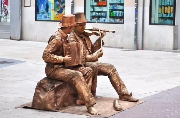 Lebende Statuen. Street Performance