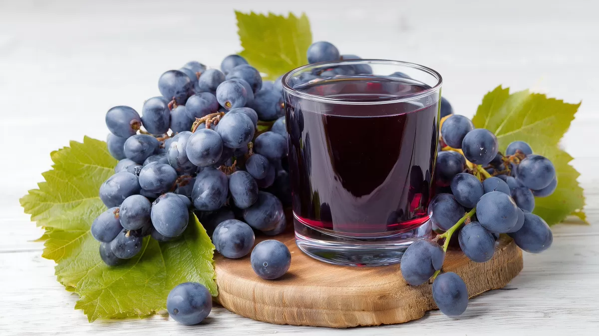 Leckerer Traubensaft in einem Glas