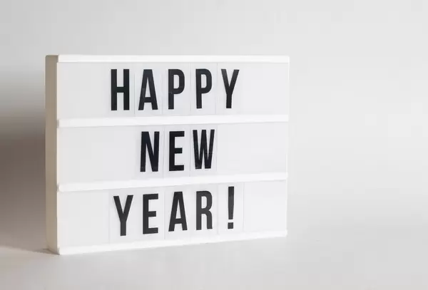 LED Lightbox mit Happy New Year Buchstaben