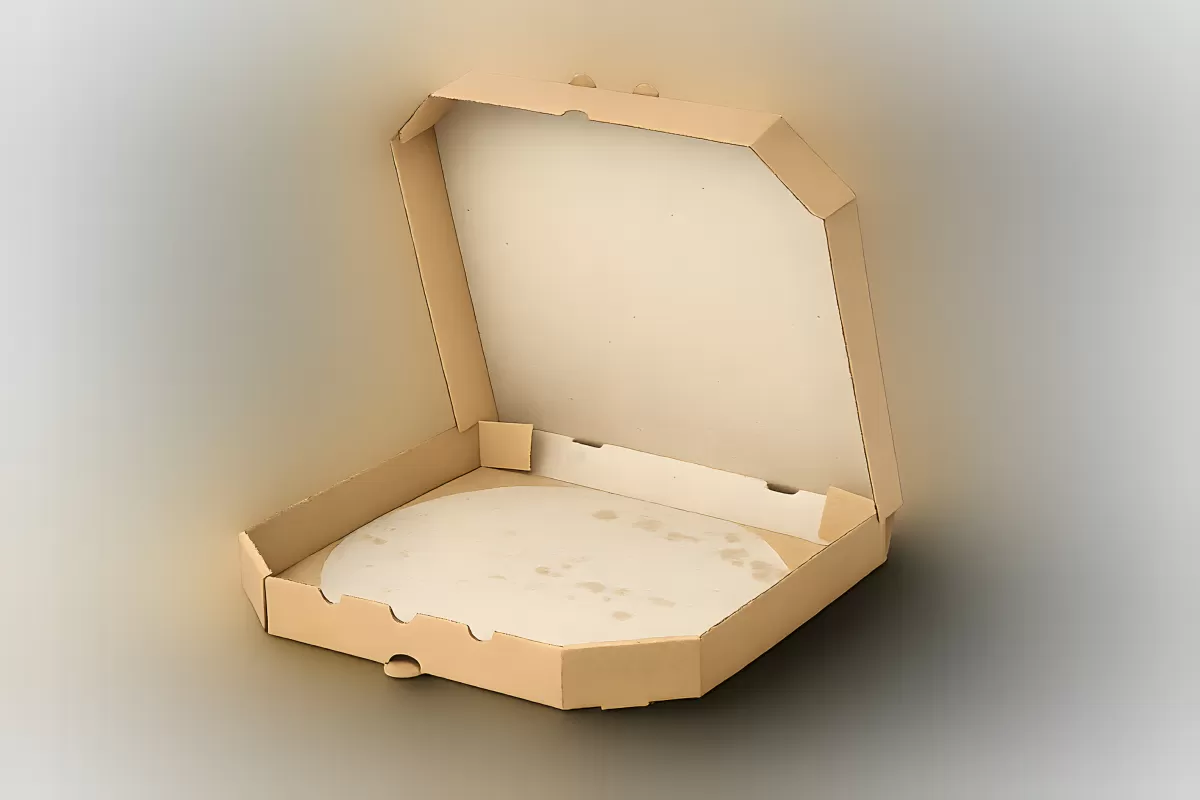 Leere geöffnete Pizzakarton mit Fettflecken von oben