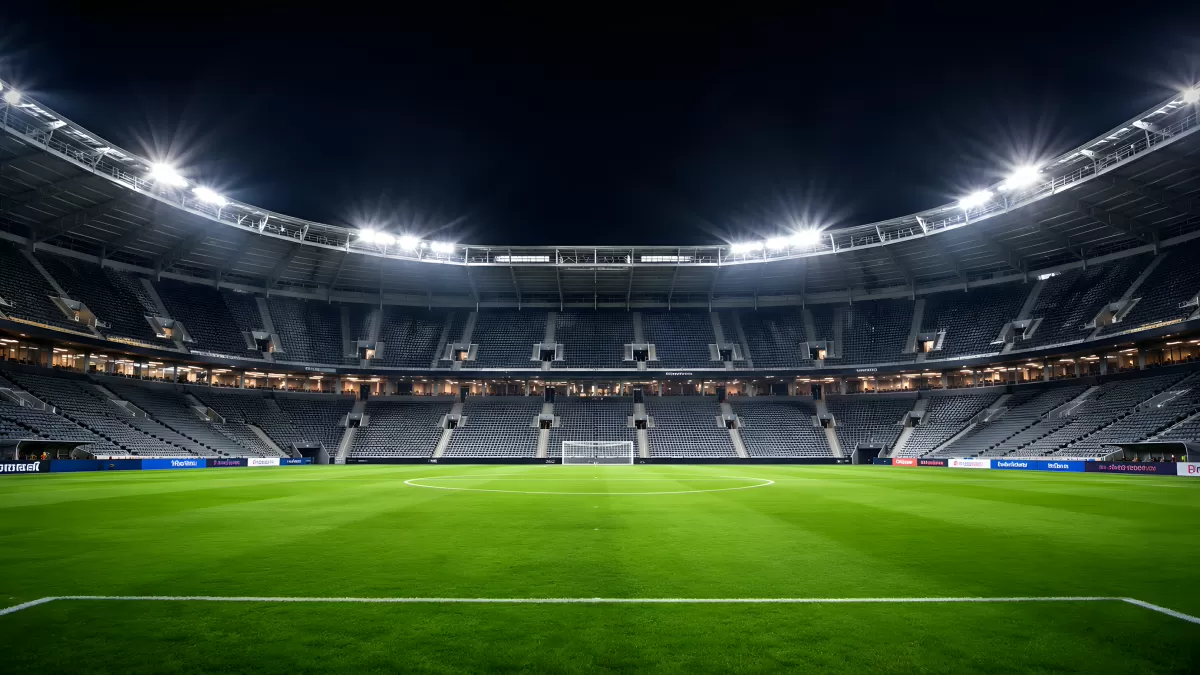Leeres Fußballstadion bei Nacht mit Flutlicht