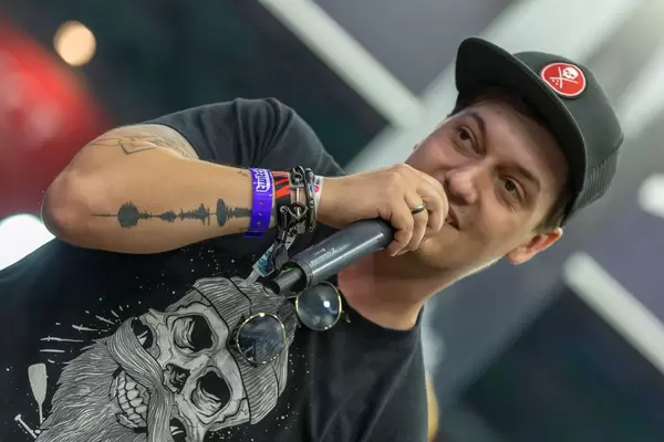 LeFloid talking about the LeFloid Edition gaming chair by noblechairs