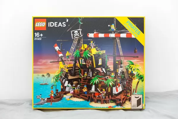 LEGO Ideas 21322 Pirates of Barracuda Bay package on a white background