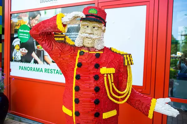 Lego royal soldier welcoming