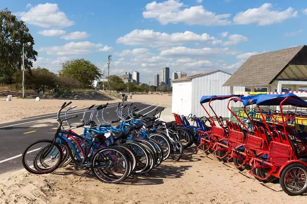 Leihräder am Strand North Avenue Beach in Chicago