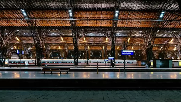 Leipzig main train station at night / Leipzig Hbf bei Nach