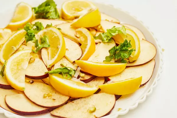 Lemon and apple based healthy dieting meal