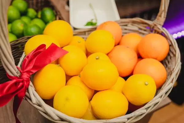 Lemons And Oranges In Basket.JPG (Flip 2019)