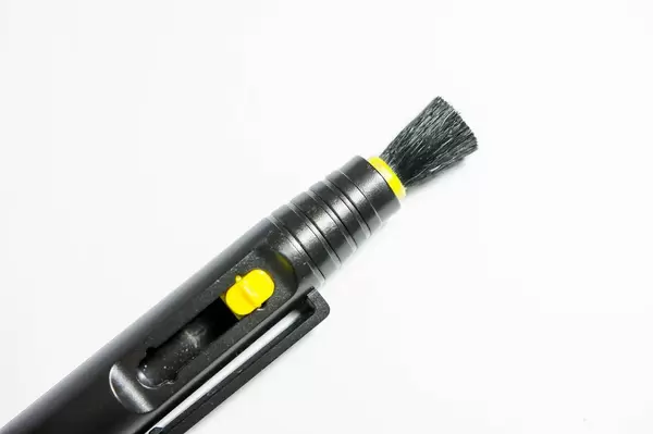 Lens cleaning brush