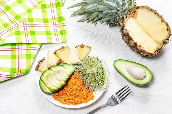 Lentils with micro greens, avocado and pineapple (Flip 2019)