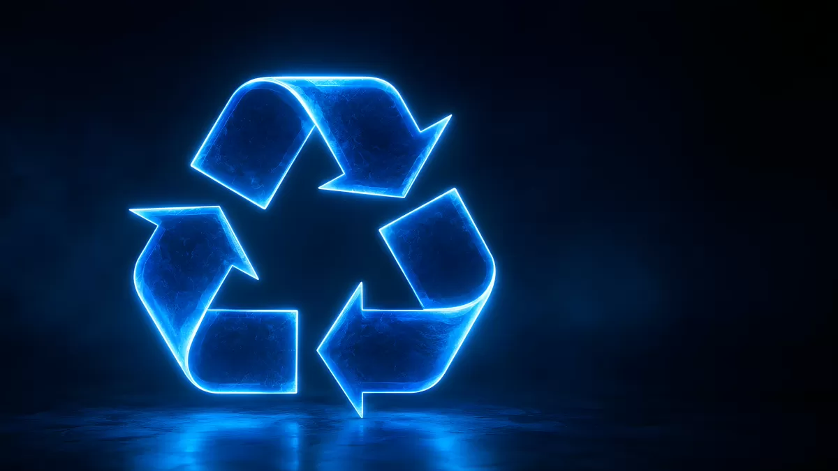 Leuchtendes Recycling-Symbol in blauem Neonlicht