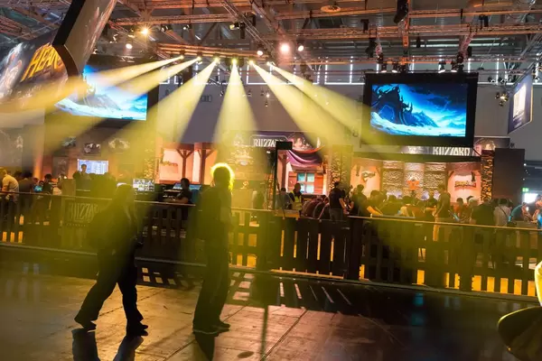 Lightshow am Messestand von Activision Blizzard - Gamescom 2017, Köln