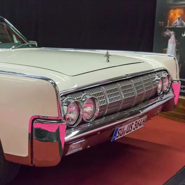 Lincoln Continental chrome grill