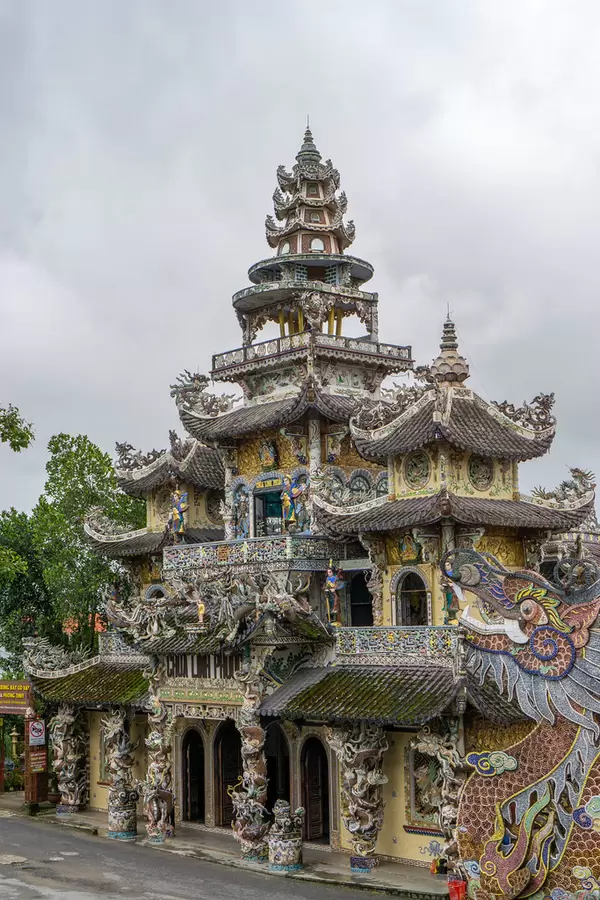 Linh Phuoc Pagode mit vielen Verzierungen und Mosaik-Kunst in Da Lat, Vietnam