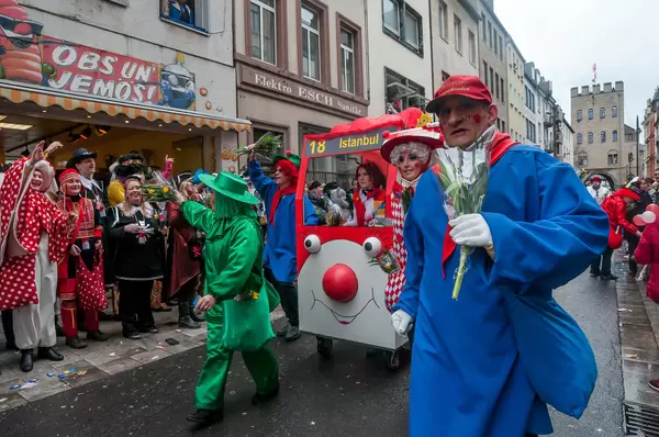 Linie 18 bis nach Istanbul