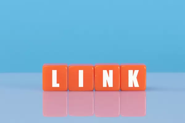Link text on orange cubes