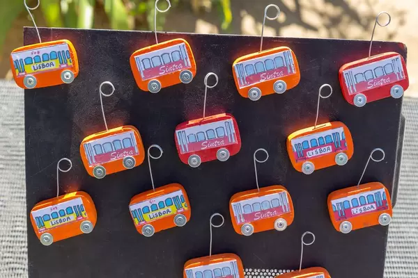 Lissabonner Schlüsselanhänger in Busform