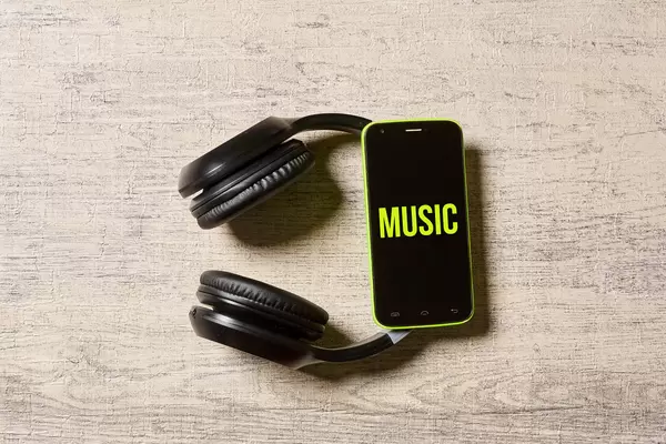 Listening to music - Wireless headset and mobile phone with text music