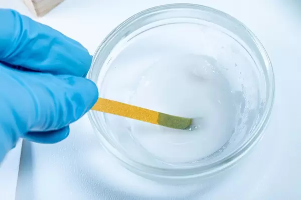 Litmus paper dipped in solution (Flip 2020)