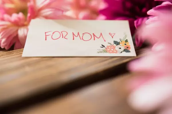 Little note reading FOR MOM