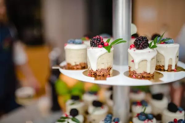 Little Wedding Cream Cheese Cakes With Blackberries