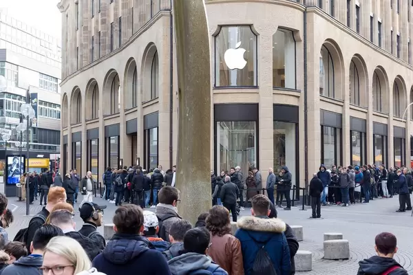 Long line in front of the Apple Store - iPhone X release