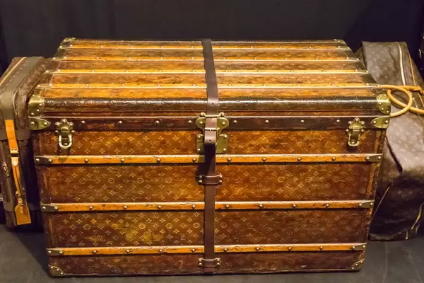 Louis Vouitton Truhe und Koffer
