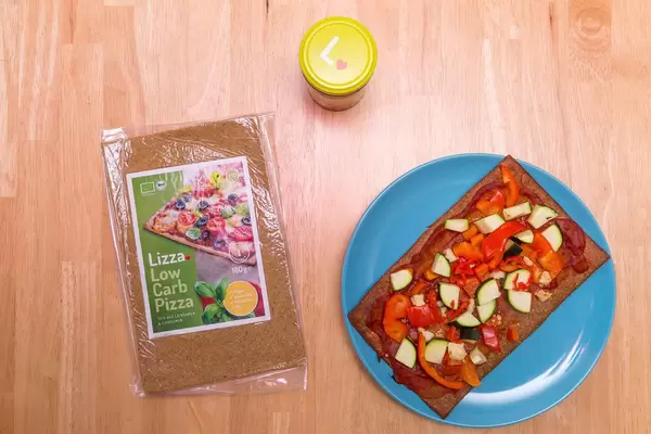 Low Carb Pizza aus Leinsamen und Chiasamen