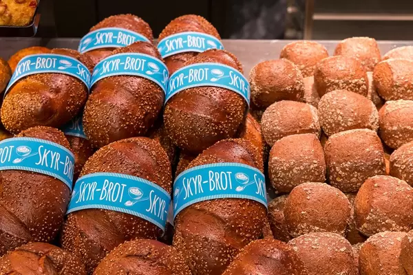 Low Carb Skyr-Brot: Harry Bäcker-Backwaren mit isländischem Milchprodukt