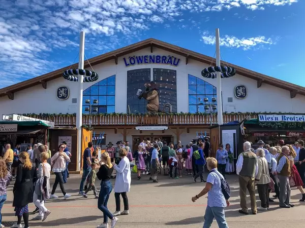 Löwenbräu Festzelt Haupteingang