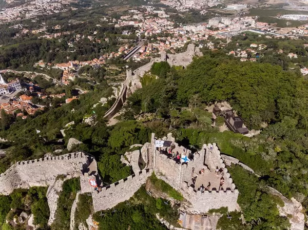 Lufaufnahme der Burg von den Mauren mit Blick auf Sintra