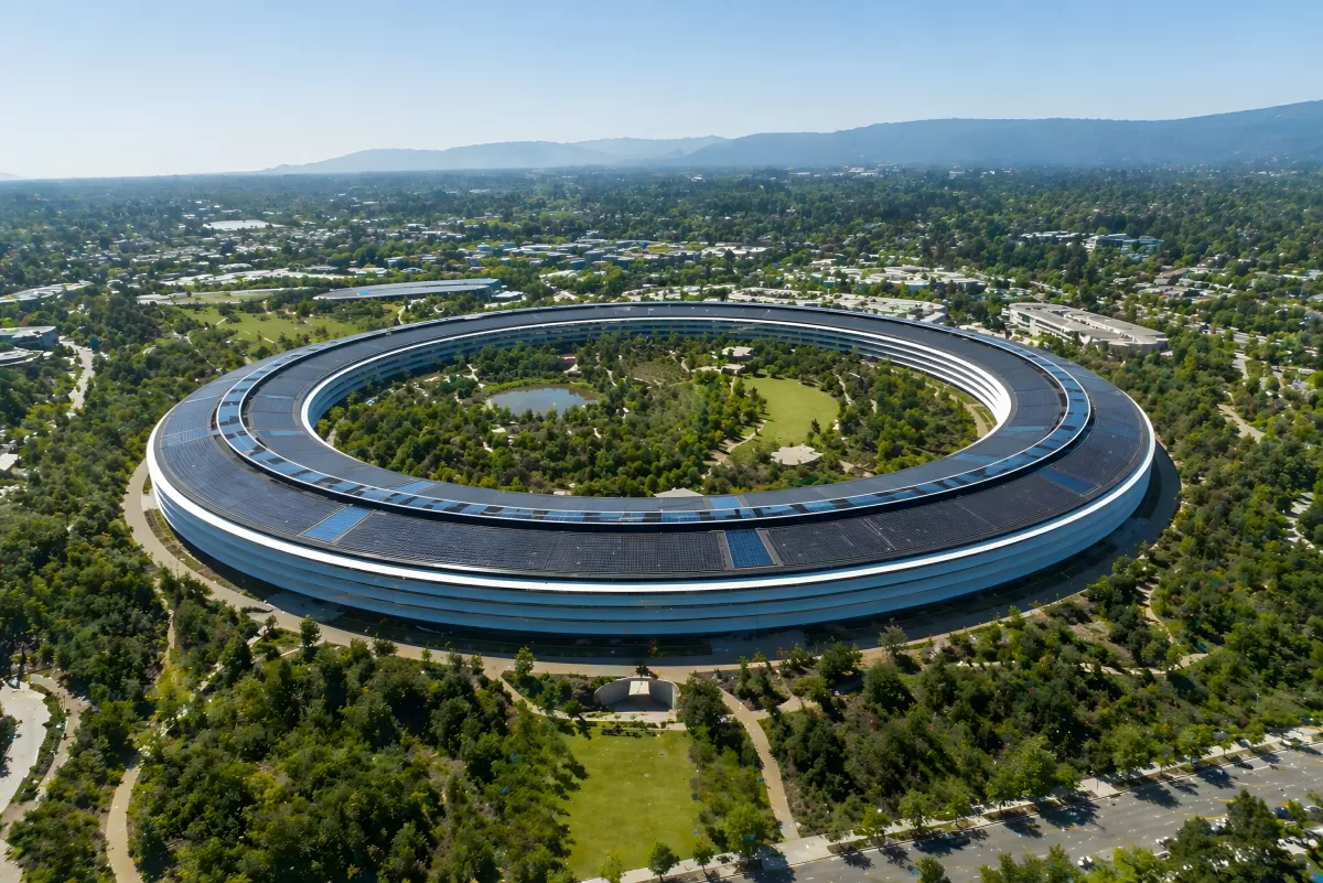 Luftaufnahme eines kreisförmigen Campus in Cupertino