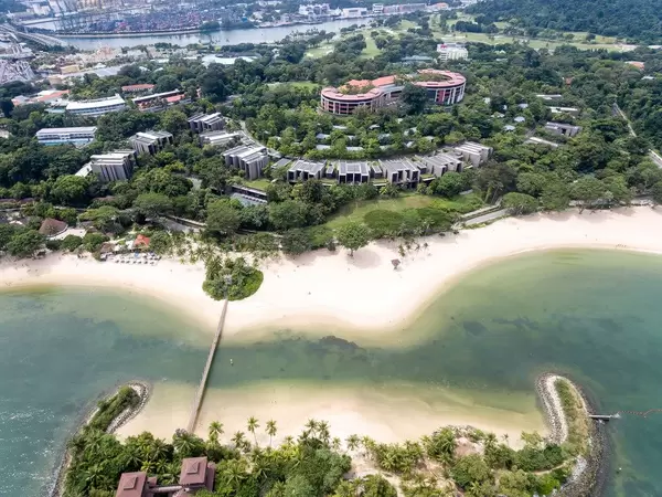 Luftaufnahme: Palawan Strand auf Sentosa (Singapur)