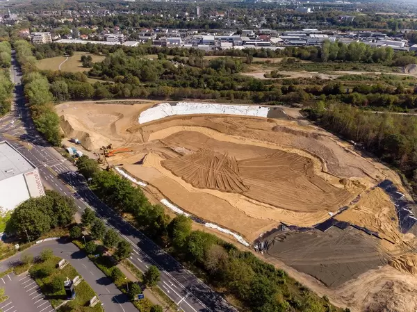 Luftbild der Baustelle / Deponie bei der AWB in Köln-Ossendorf