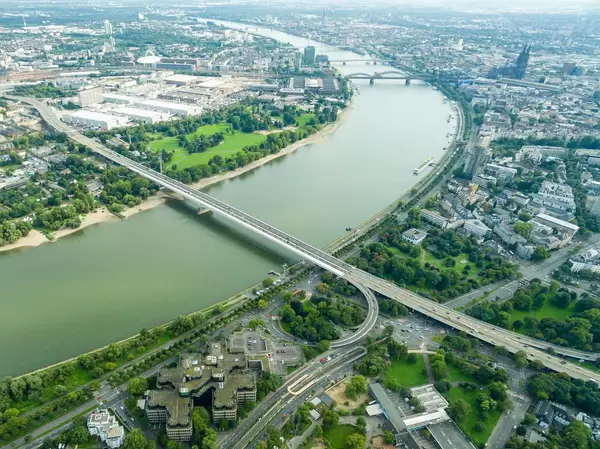 Luftbild der Brücken in Köln