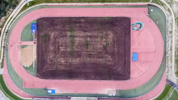 Luftbild der Laufbahn - ASICS Training Camp Mallorca