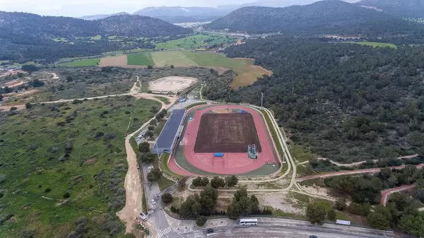 Luftbild der Laufbahn - ASICS Trainingscamp auf Mallorca