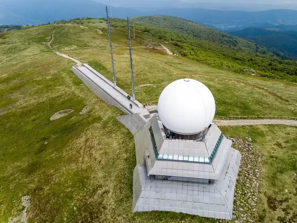 Luftbild der Radarstation auf dem Großer Belchen