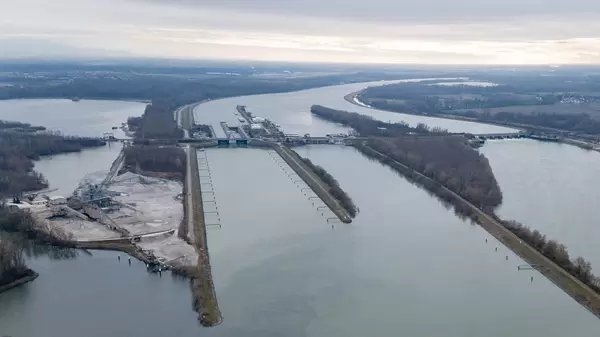 Luftbild der Schleuse Iffezheim