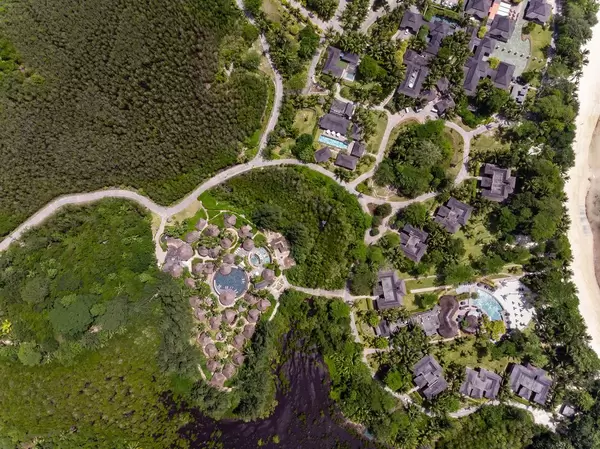 Luftbild des Constance Ephelia Strandresorts auf Mahé, Seychellen