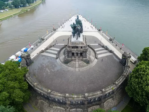 Luftbild des Mahnmals der Deutschen Einheit in Koblenz (Deutsches Eck Koblenz)