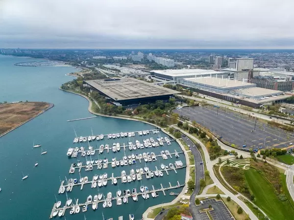 Luftbild: Marina, South Lot, Arie Crown Theatre und McCormick Place