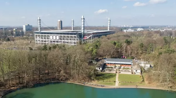 Luftbild: Rheinenergiestadion und Club Astoria Köln
